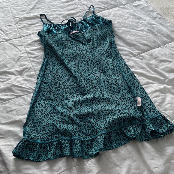 LA VIE EN ROSE Blue Satin Cowl Neck Sleep Nightie - Picture 11 of 14